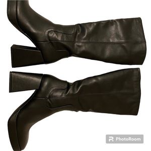 In perfect condition only worn a couple times